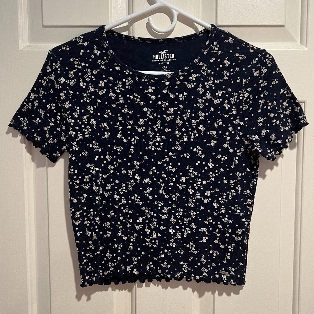 Hollister Baby Tee - Navy with Cream/Tan Flowers